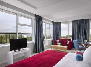 Отель Radisson BLU Hotel & Spa, Sligo Слайго Люкс с балконом с видом на море-1